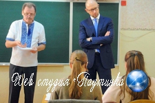Яценюк призвал школьников переходить из «ВКонтакте» в «свой» Facebook